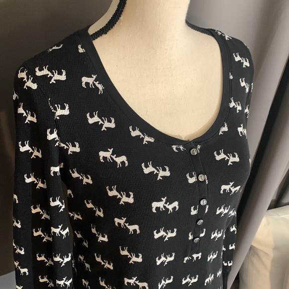 Victoria’s Secret thermal Henley black reindeer novelty print long sleeve top M - Picture 2 of 11